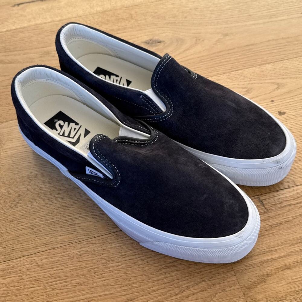 VANS - Skate Slip On Skate Shoes in Navy Blue & White